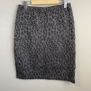 Frankie & Missy Women's Gray Textured Pull-on Midi Skirt Size‎ Large